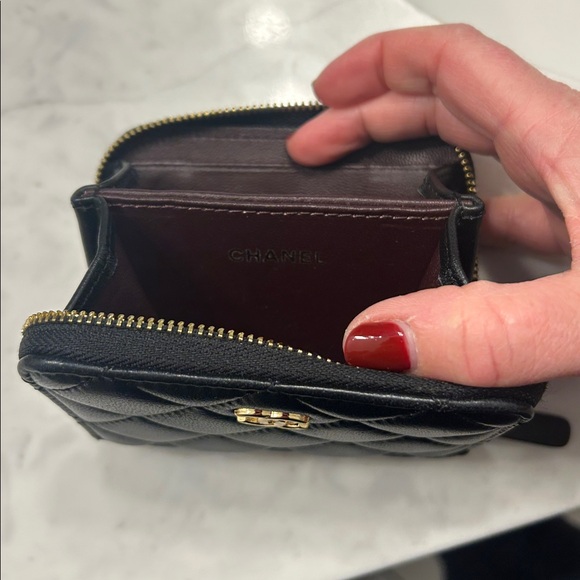 Designer-inspired mini zip wallet - Picture 7 of 8